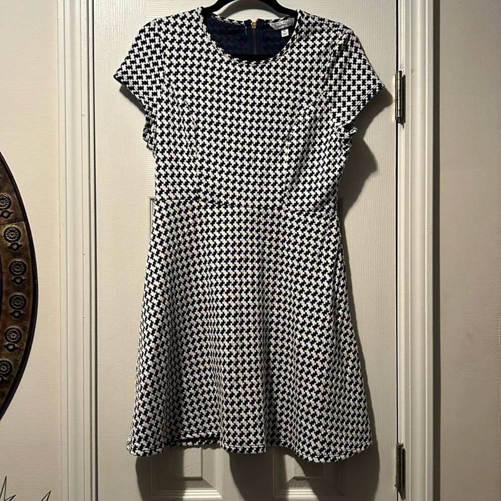 👗FREE Speechless Short Sleeve Houndstooth Midi Dress